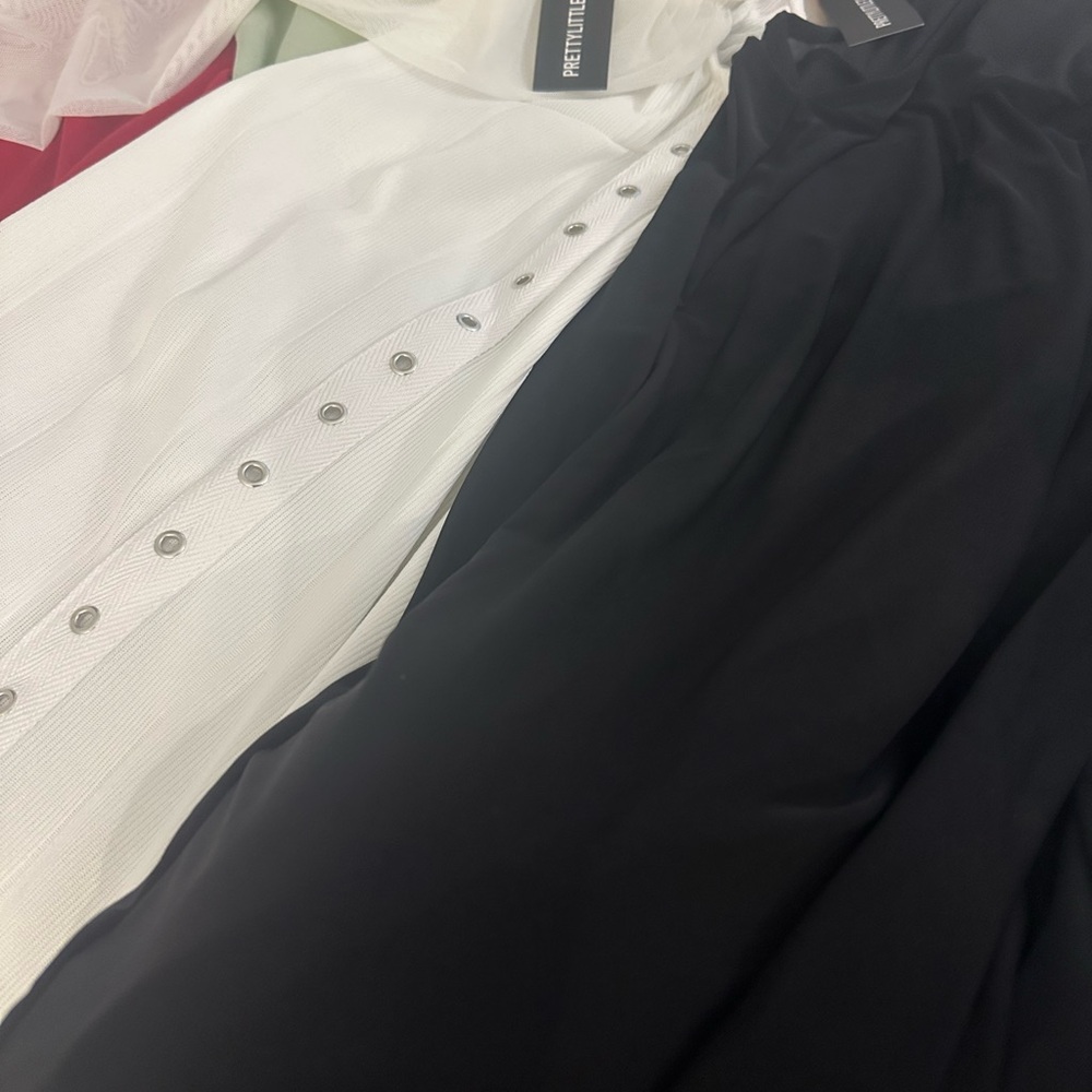 PrettyLittleThing Mystery Box - Picture 3 of 3